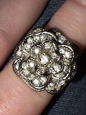 Vintage Style Crystal Flower Ring Silver Tone Statement Ring Size 7 Cluster Rose